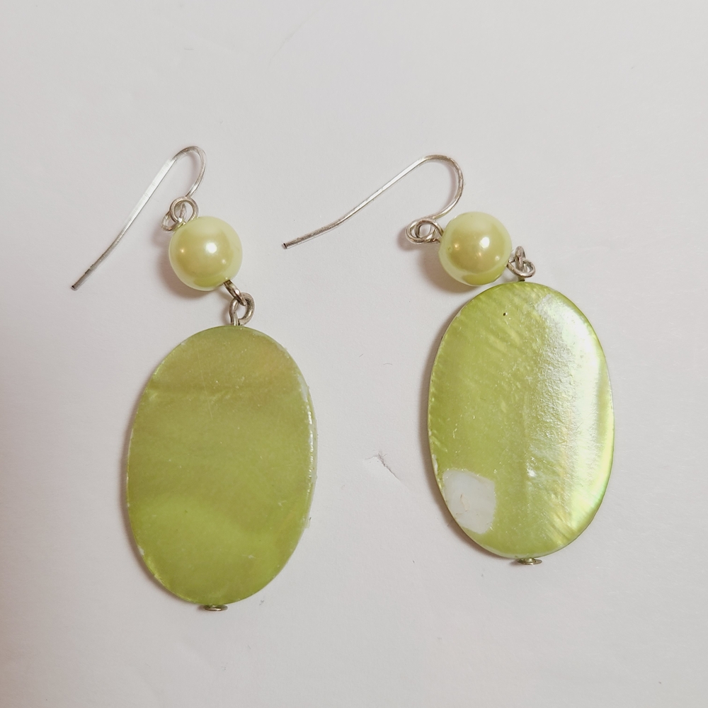 Vintage 90’s Lime Green Shell Necklace & Earring Set – Statement Jewelry - Picture 4 of 7